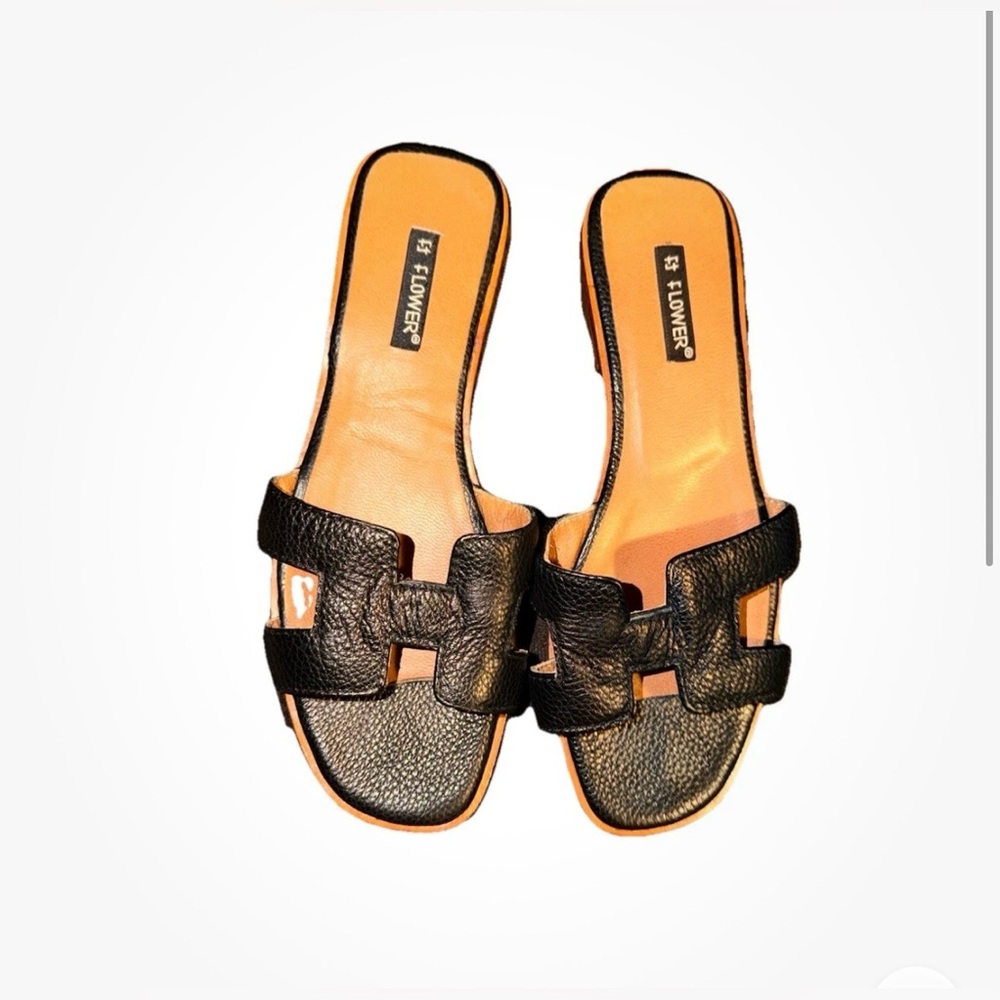 Hunter Women's Black and Tan Slide Sandals